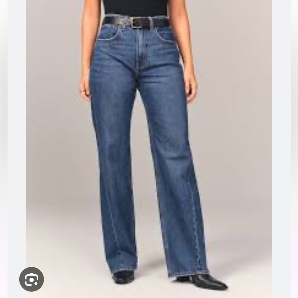 Abercrombie Curve Love High Rise Twisted Seam 90s Relaxed Jean in 27/4 Short